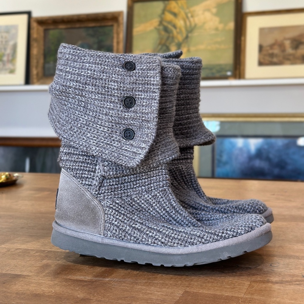 UGG | Women's Classic Cardy Grey Chunky Knit Sweater Button Boots Size 7